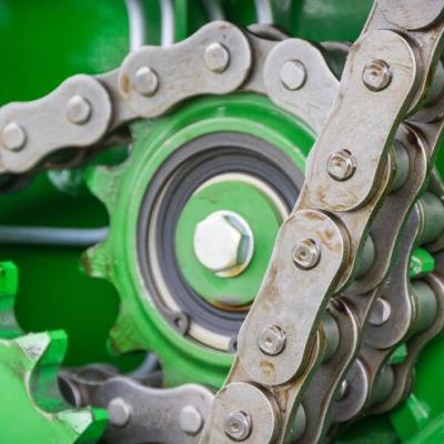 Overcoming of agricultural sprocket and chains