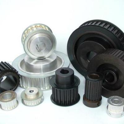 Connecting the timing pulley with the expansion sleeve makes it easy to manufacture and install the main parts