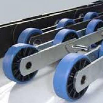 Escalator chain lubrication